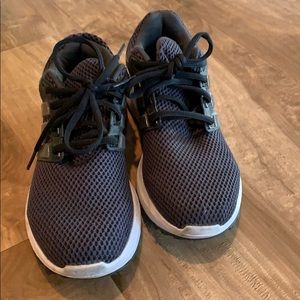 🚫SOLD🚫Women’s size 8 gently used adidas shoes